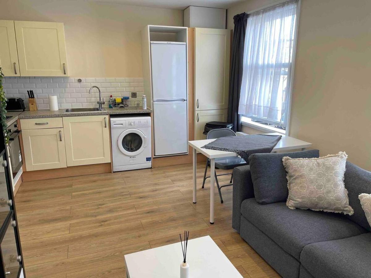 Apartament Quiet And Cozy 2 Seperate Bedrooms And 2 Bathroom With Terrace