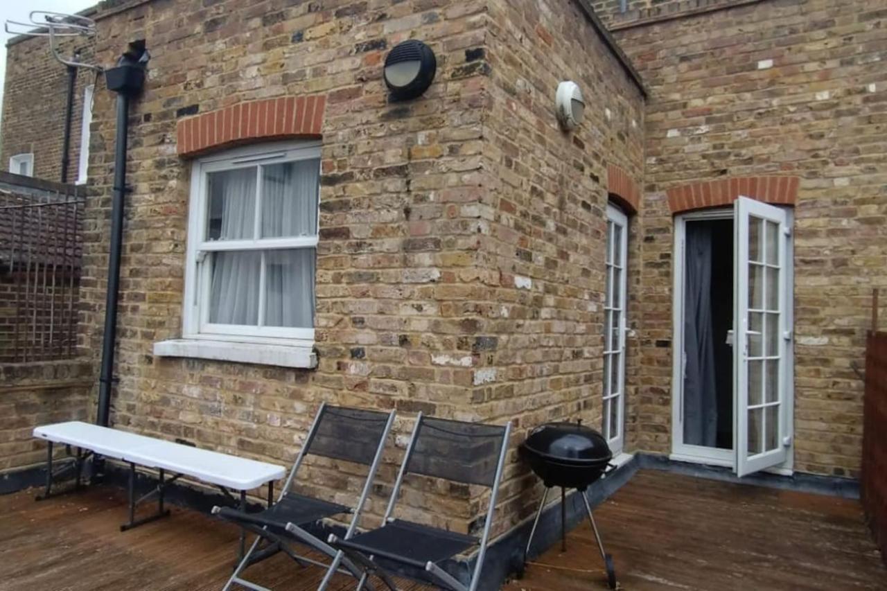 Quiet And Cozy 2 Seperate Bedrooms And 2 Bathroom With Terrace Londra